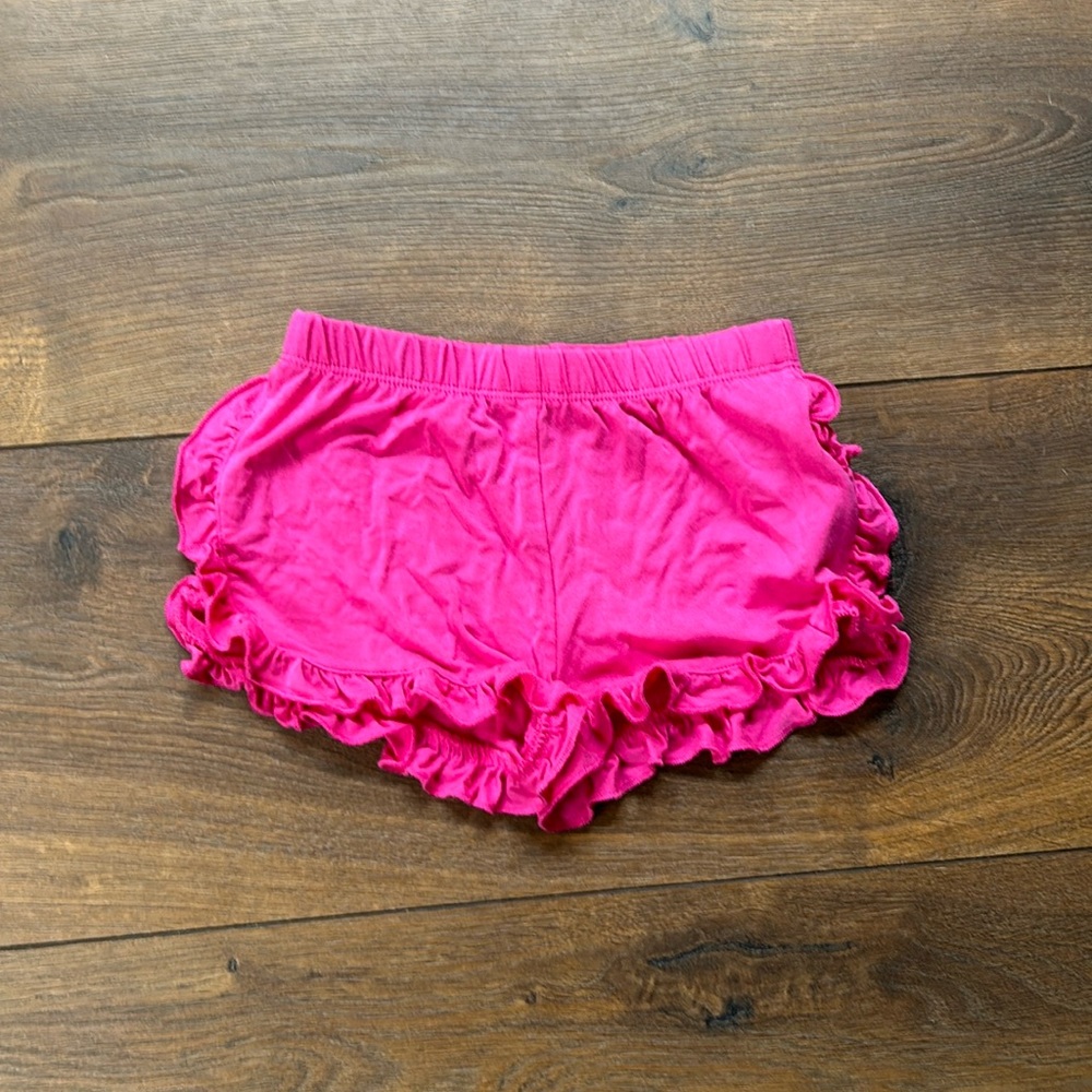 Like new Posh Peanut Ruffled Shorts, size 2T